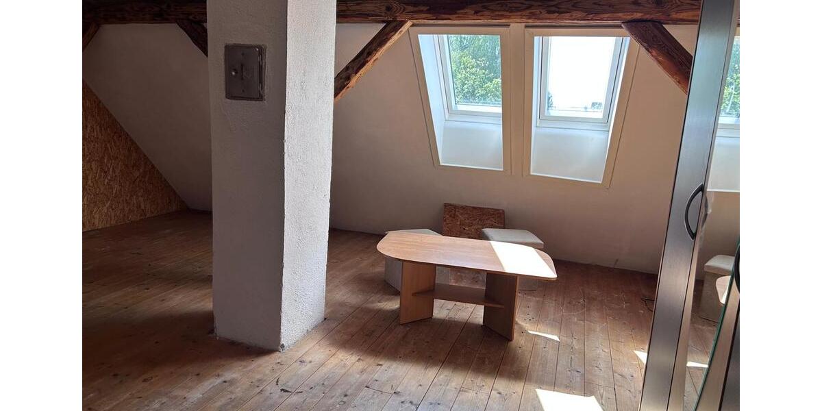 Einfamilienhaus Hüttisheim - 2 Zimmer, 220 m&sup2;, 1.700&euro; | Angebot:26606226