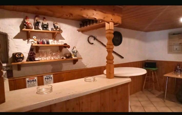 Mehrfamilienhaus, Wohnhaus Schiffweiler - 9 Zimmer, 300 m&sup2;, 228.000&euro; | Angebot:27120412