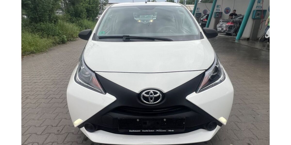 Toyota Aygo (X) 36.700 km 3.999 &euro; Germersheim 76726