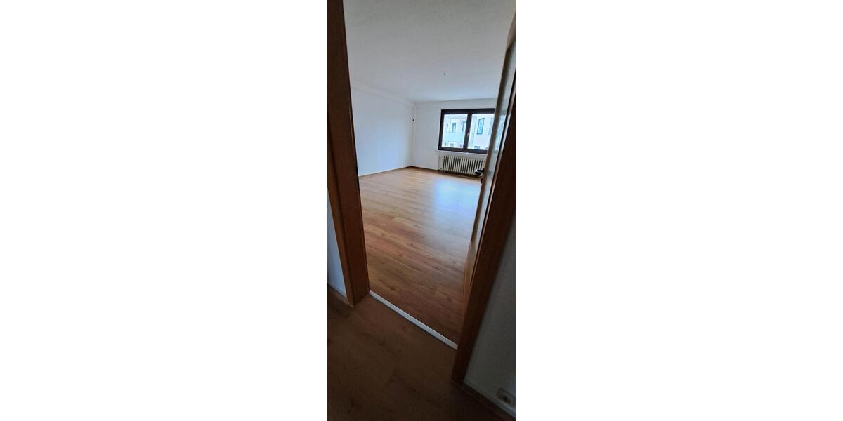 Etagenwohnung Neubrandenburg - 3 Zimmer, 83 m&sup2;, 890&euro; | Angebot:26251259
