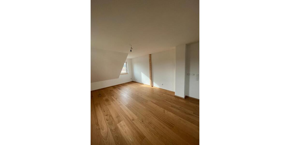 Dachgeschoßwohnung Gunzenhausen - 3 Zimmer, 90 m&sup2;, 950&euro; | Angebot:26464332