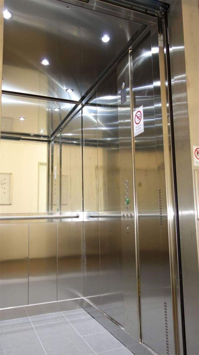 2 Zimmer Whg. Eignet sich für eine Einzelperson! Balkon, EBK, Parkett + Fußbodenheizung. 2 zimmer