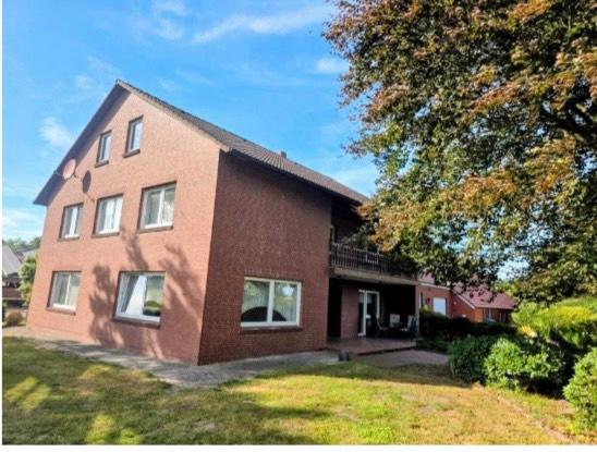 Großes Wohnhaus in schöner ländlicher Umgebung