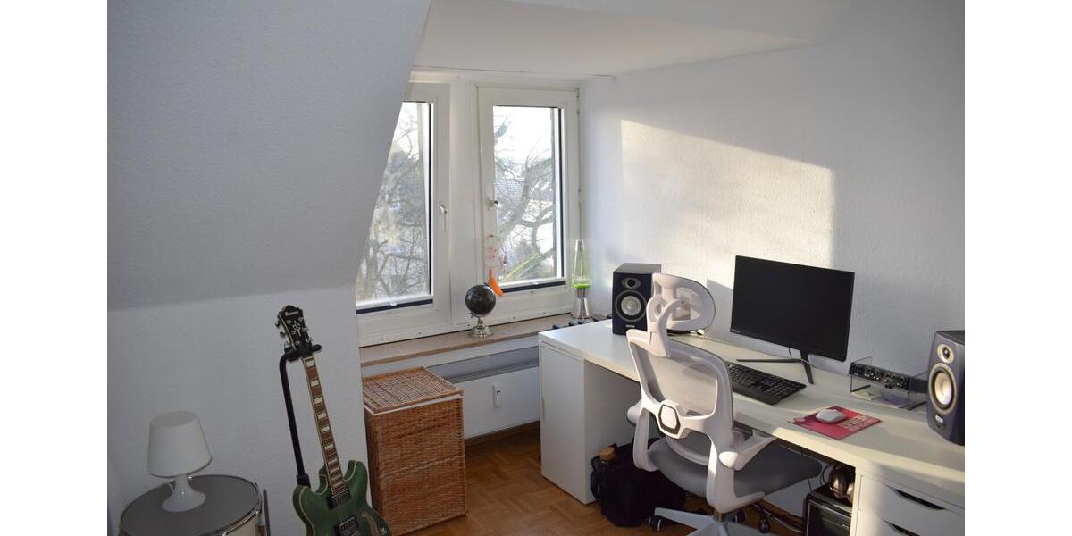 Dachgeschoßwohnung Essen Stadtbezirk III - 3.5 Zimmer, 87 m&sup2;, 820&euro; | Angebot:25563137