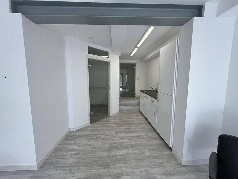 Modernes Studio mit ArbeitsZimmer und Garten
