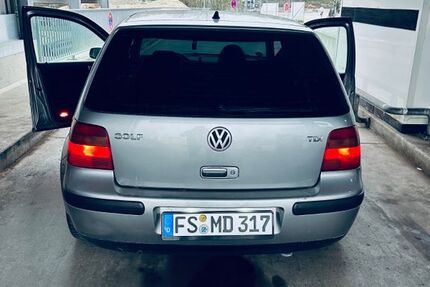 VW Golf 268.502 km 2.350 &euro; Haag an der amper 85410