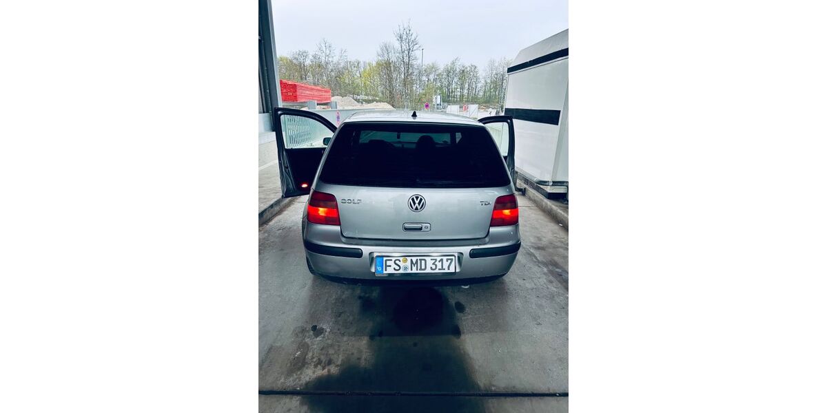 VW Golf 268.502 km 2.350 &euro; Haag an der amper 85410