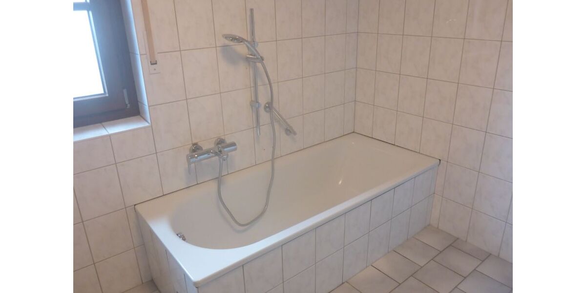 Wohntraum im Grünen: Attraktive, helle 2-Zimmer-EG-Wohnung mit Terrasse, modernisiert & renoviert auf parkähnlichem Areal, Raubach - 2- Raubach | Angebot:24576305