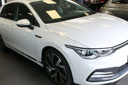 VW Golf VIII 2.0 TSI OPF DSG Style 37.650 km 22.980 &euro; Euskirchen 53881