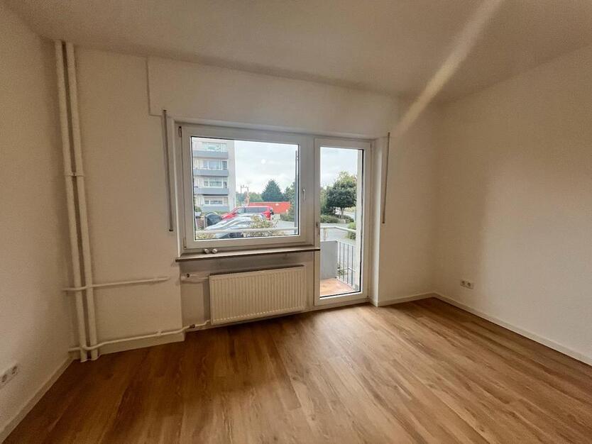 Premium sanierte 3 Zimmer Wohnung im Erdgeschoss mit Einbauküche zimmer