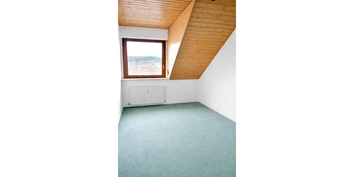 Dachgeschoßwohnung Ubstadt-Weiher Weiher - 3 Zimmer, 64 m&sup2;, 175.000&euro; | Angebot:26153405
