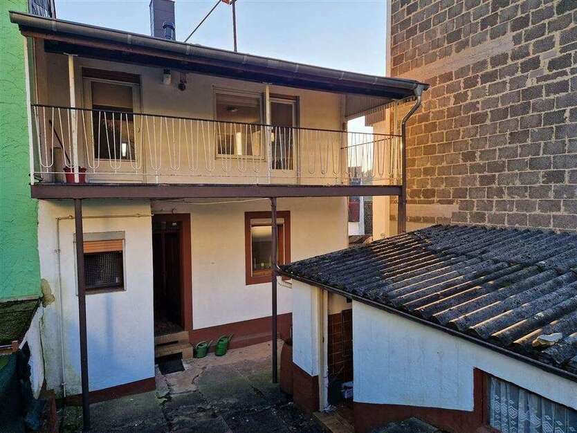 Haus zum Kaufen in Eppelborn 138.000 € 135 m²