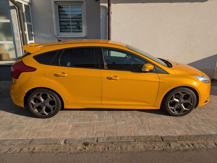 Ford Focus 124.000 km 10.350 € Pfreimd 92536