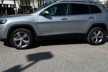 Jeep Cherokee 64.300 km 18.400 &euro; Gräfelfing 82166