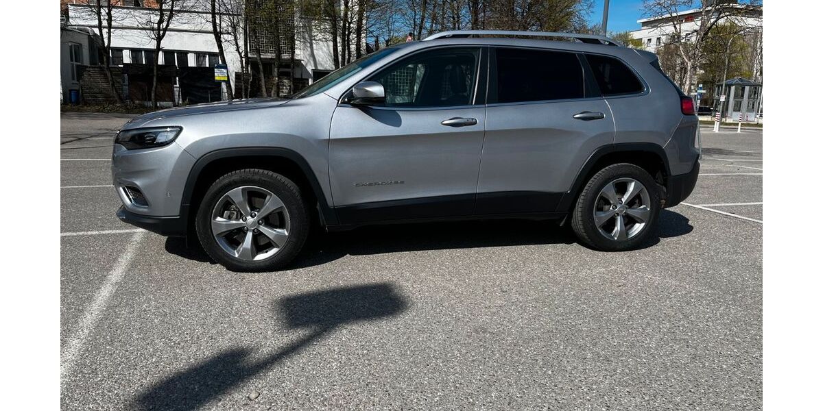 Jeep Cherokee 64.300 km 18.400 &euro; Gräfelfing 82166