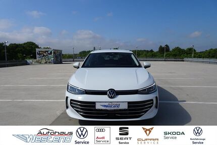 VW Passat Variant 2.500 km 45.900 &euro; München 80686