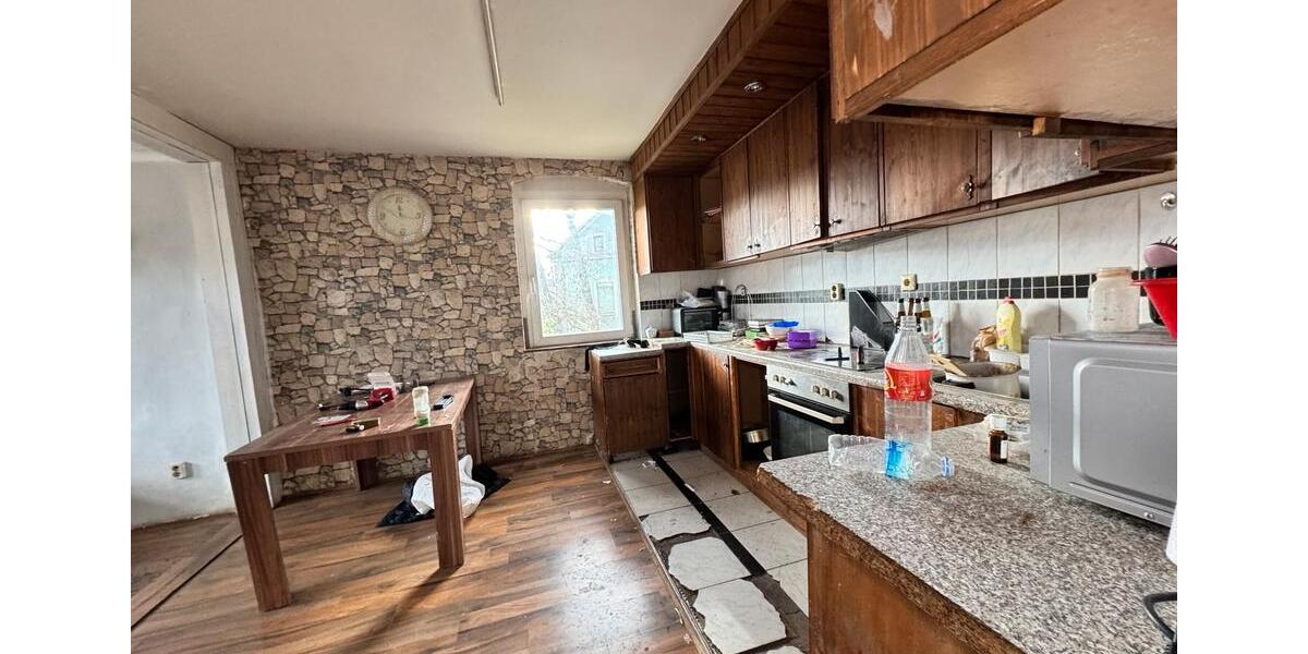 ZWEI HÄUSER, SCHUPPEN UND GARAGE 8 zimmer