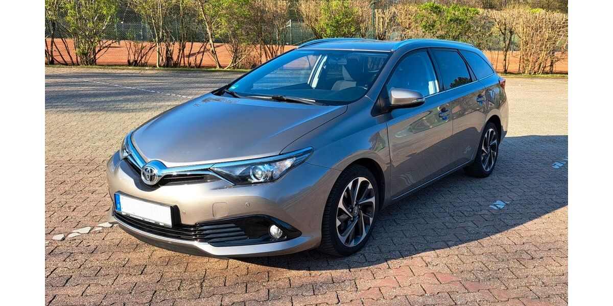 Toyota Auris 103.000 km 9.900 &euro; Eschweiler 52249