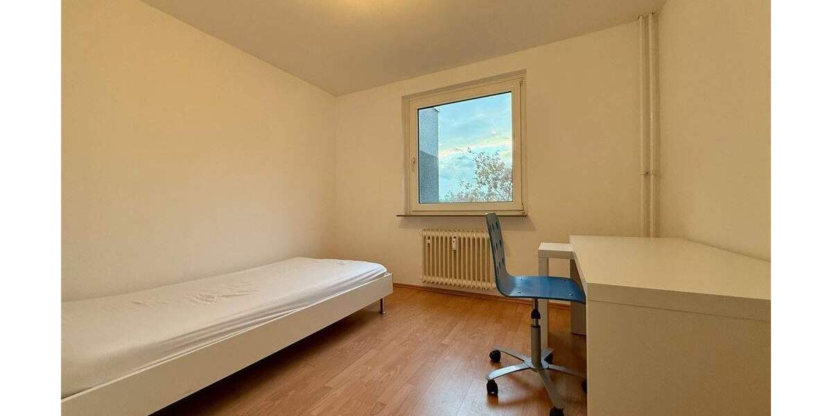 Bezugsfreie 5-Raum-Whg. mit Essbereich, Balkon, und EBK Henri-Dunant-Allee, Kronshagen 4 zimmer