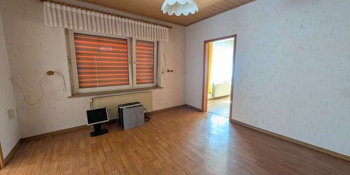 Großes Grundstück in Hüllhorst: Einfamilienhaus mit Potenzial zur Neugestaltung - Einfamilienhaus Hüllhorst | Angebot:27254362