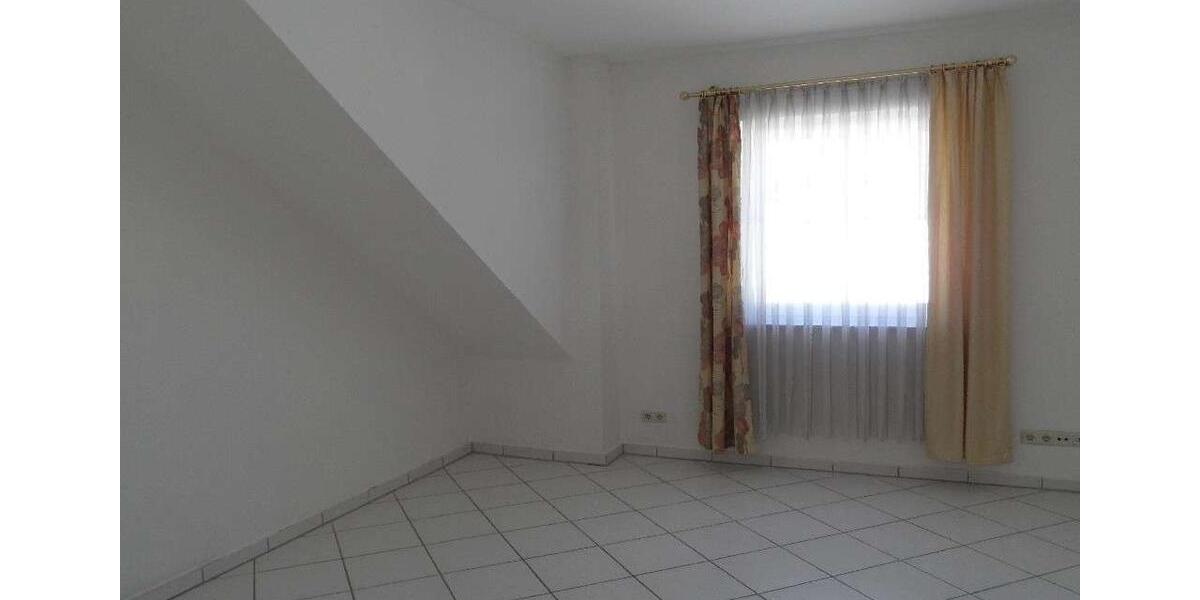 Dachgeschoßwohnung Puderbach - 5 Zimmer, 150 m&sup2;, 980&euro; | Angebot:26496062