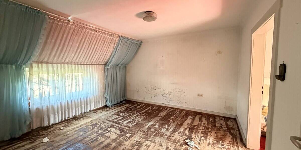 Mehrfamilienhaus, Wohnhaus Neunkirchen/Saar Hangard - 6 Zimmer, 120 m&sup2;, 59.000&euro; | Angebot:26290833