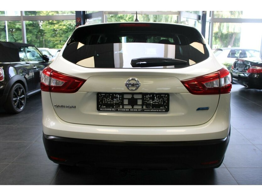 Nissan Qashqai 1.5 dCi 360 - Panorama - Navi - AHK - 76.300 km 13.780 € Euskirchen 53881