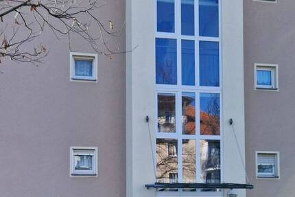 Schöne Dachgeschosswohnung mit Balkon 2 zimmer