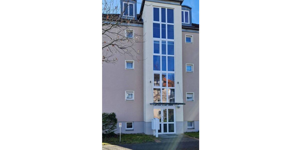 Schöne Dachgeschosswohnung mit Balkon 2 zimmer