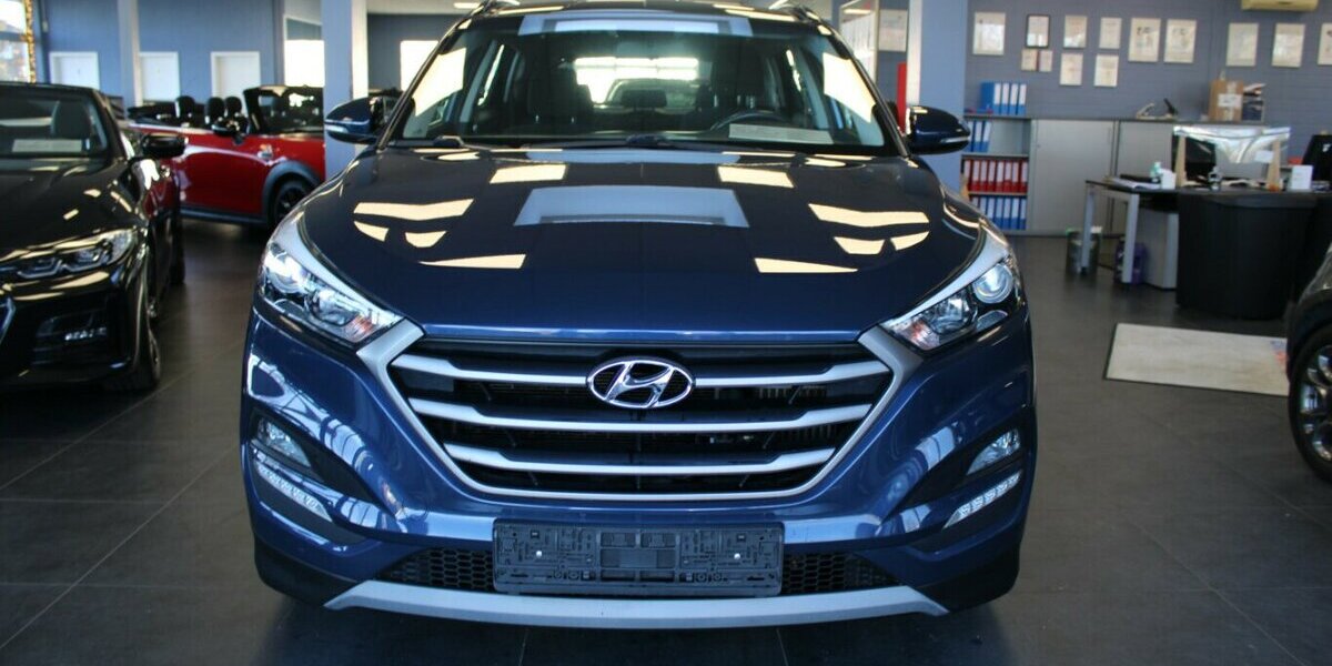 Hyundai Tucson blue 1.7 CRDI 2WD DCT Panorama - Ahk. 104.421 km 15.980 &euro; Euskirchen 53881
