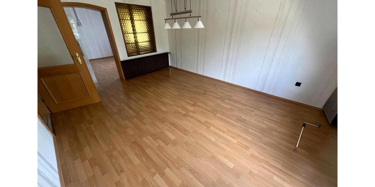 Einfamilienhaus Dermbach - 5 Zimmer, 140 m&sup2;, 165.000&euro; | Angebot:25157495