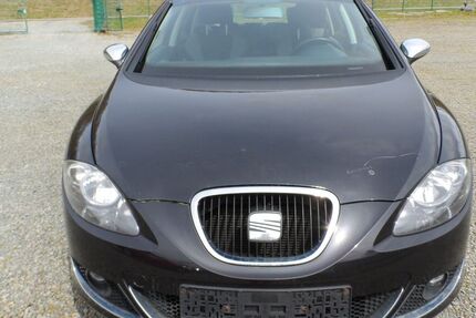 Seat Leon 99.808 km 2.550 &euro; Niederschmalkalden 98574