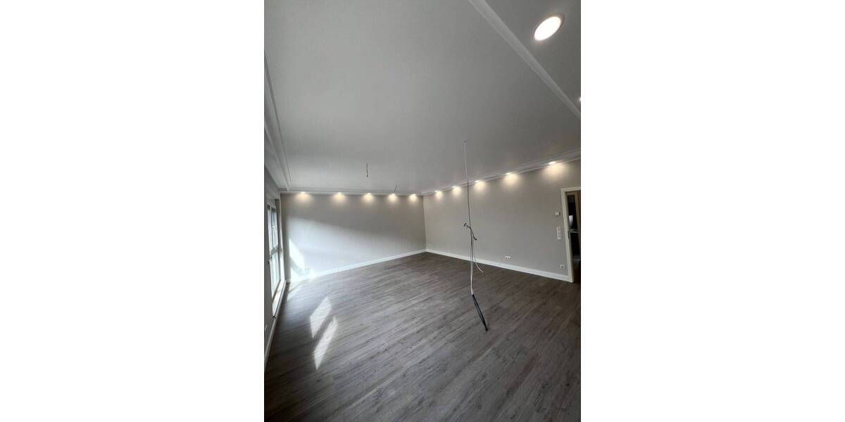 Exklusive Eigentumswohnung inkl. sehr hochwertiger Einbauküche und großem Balkon, optional Stellplatz 3 zimmer