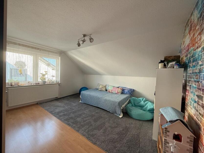 Einfamilienhaus mit EinliegerWohnung, Photovoltaik und Garage