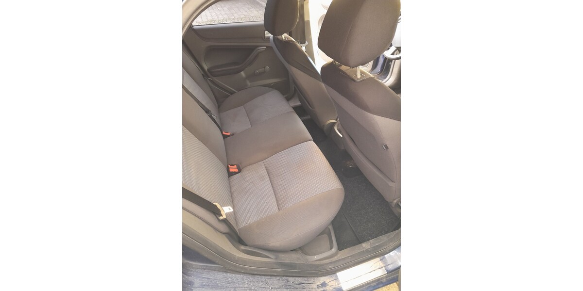 Ford Focus 195.982 km 2.300 € Schelklingen 89601