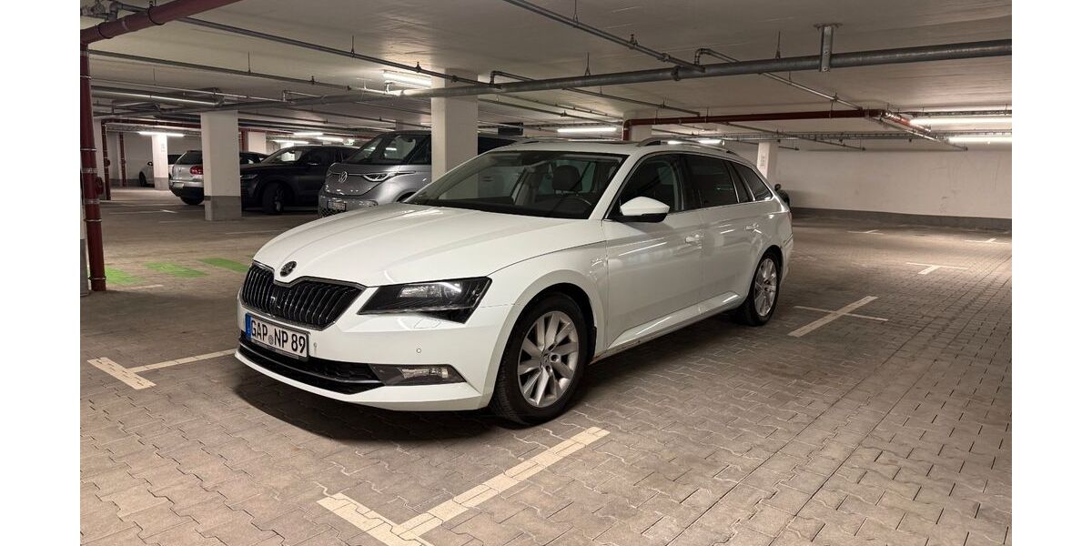 Skoda Superb 261.752 km 9.999 &euro; Krün 82494