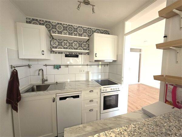 Lichtdurchflutet & gepflegt: 2-Zimmer-Wohnung mit Balkon & EBK - Etagenwohnung Böblingen | Angebot:26347789