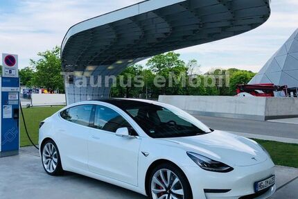 Tesla Model 3 44.404 km 44.444 € Friedrichsdorf 61381
