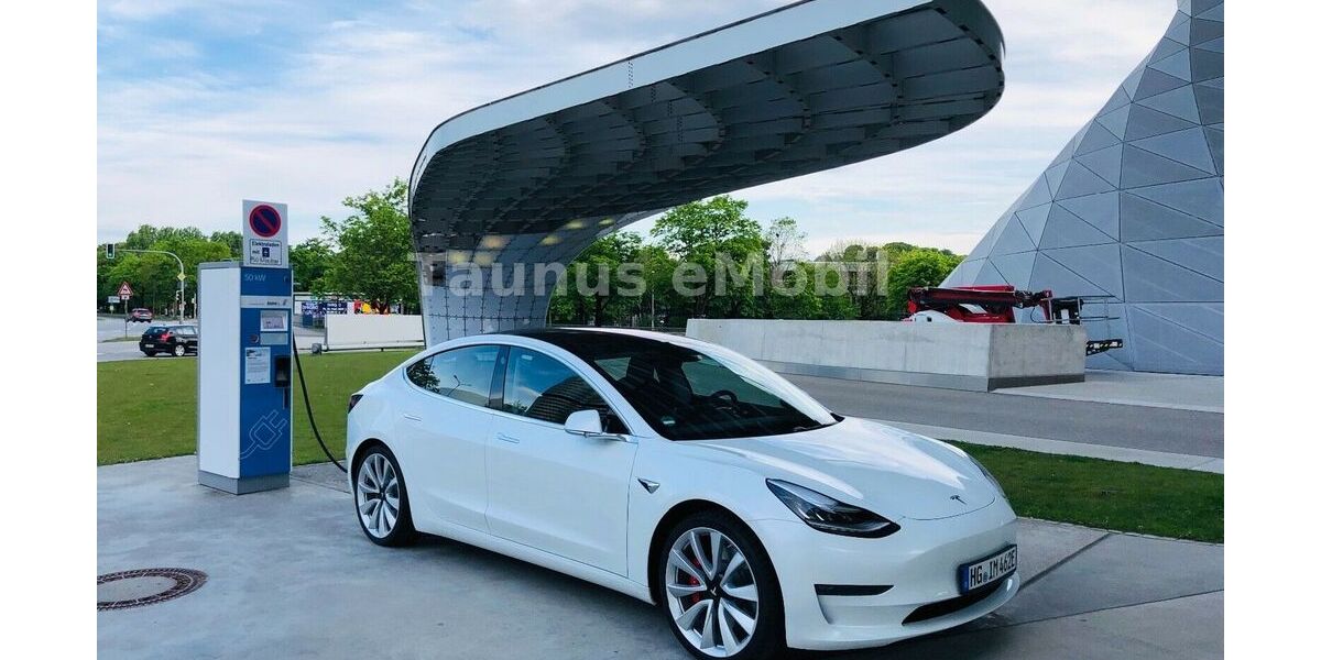 Tesla Model 3 44.404 km 44.444 € Friedrichsdorf 61381