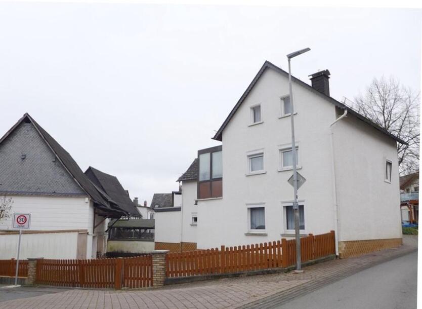 Einfamilienhaus mit Nebengebäude in Aßlar (Oberlemp) zu vermieten zimmer