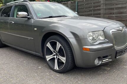 Chrysler 300C 281.000 km 5.900 &euro; Essen 45357