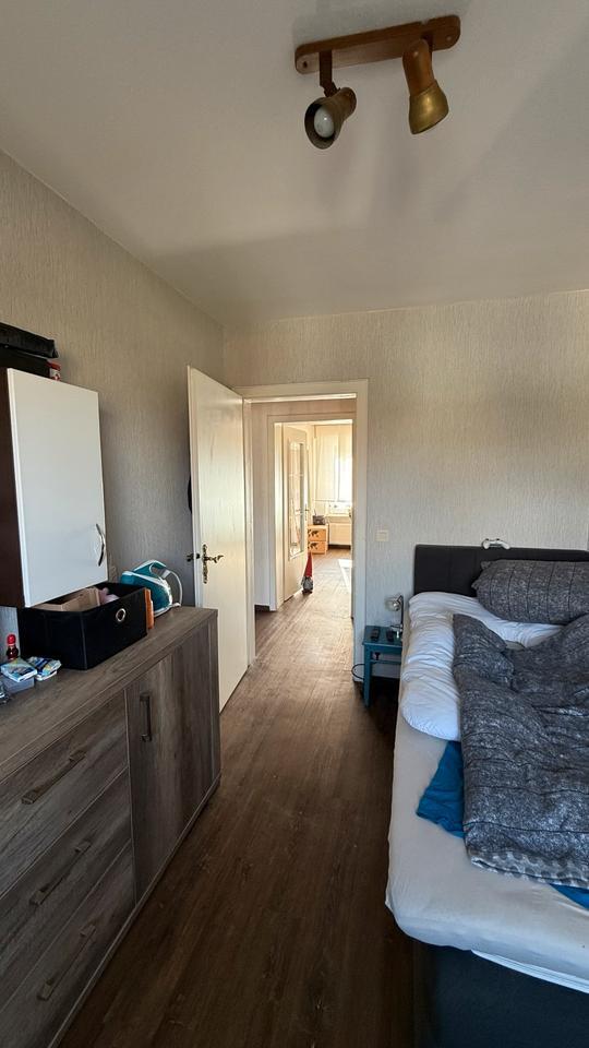 Helle 3 Zimmer-WohnungHaushälfte 1.OG zum 01.10.25 + Balkon