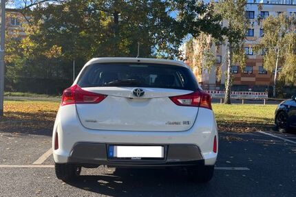 Toyota Auris 102.500 km 9.900 € Berlin 13629