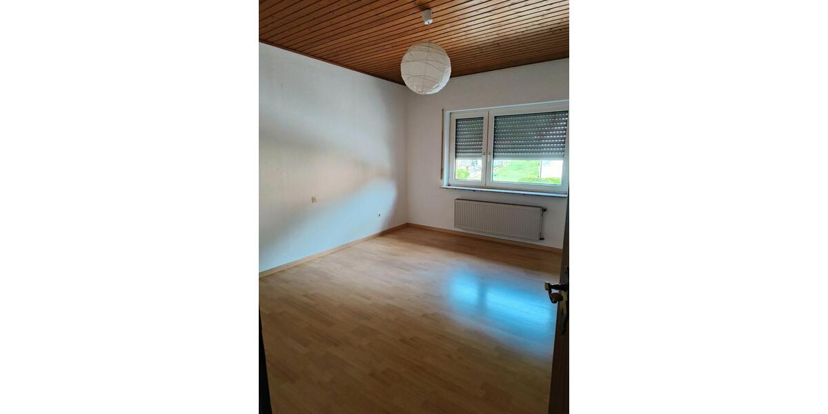Etagenwohnung Albersweiler - 3 Zimmer, 110 m&sup2;, 800&euro; | Angebot:26253298