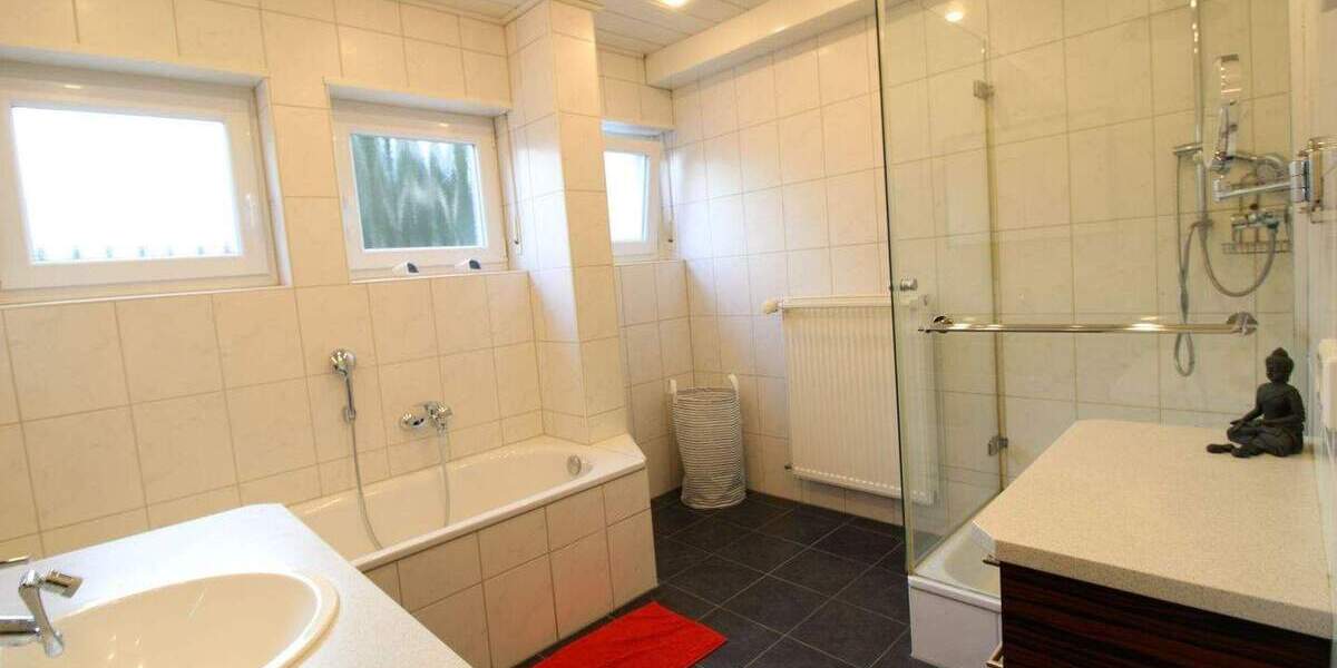 Saniertes Geschäfts- und Wohngebäude mit Nachverdichtungspotential im Gewerbegebiet Walldorf 1 zimmer