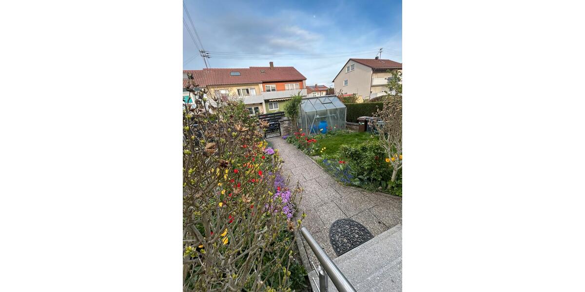 Reihenhaus Giengen an der Brenz - 7 Zimmer, 130 m&sup2;, 1.700&euro; | Angebot:26301199