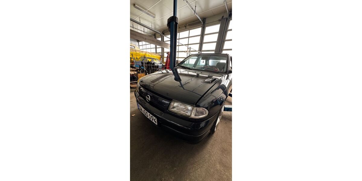 Opel Astra 999.999 km 4.300 &euro; Niederwerrn 97464