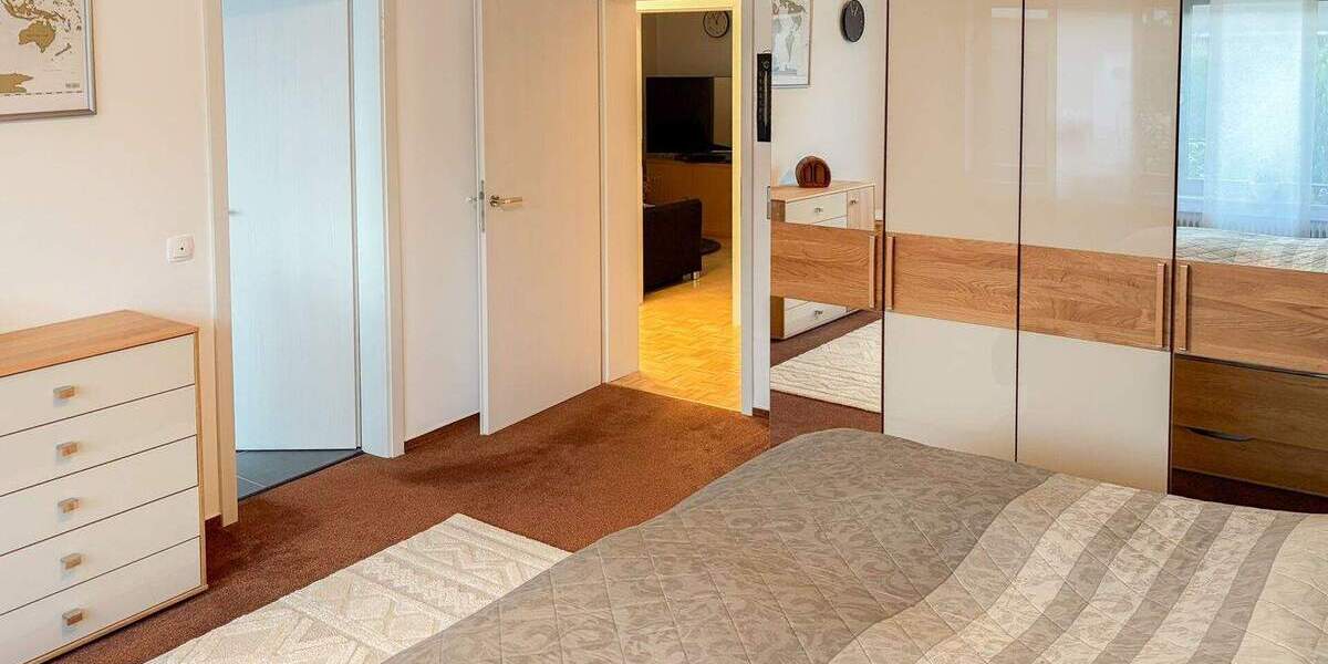 *RESERVIERT* Repräsentativer Flachdach-Bungalow in hervorragendem Zustand mit uneinsehbarem Grundstück und Garage! 5 zimmer