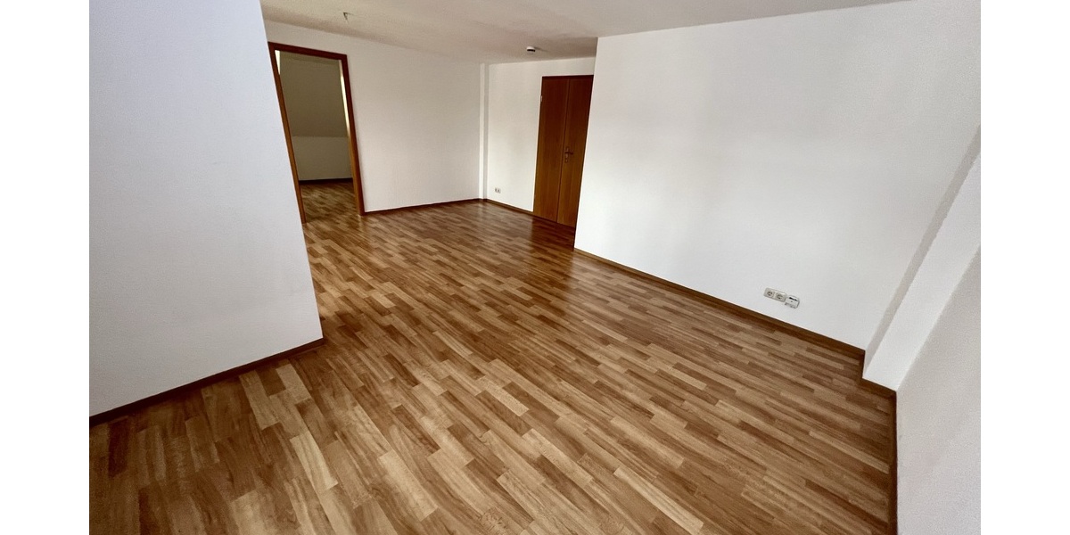 Renditeobjekt: zentrumsnahe 3-Raum-ET-Wohnung mit Stellplatz - Dachgeschoßwohnung Gera Ostviertel | Angebot:26464090