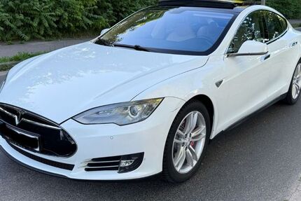 Tesla Model S 143.000 km 15.000 &euro; Halle Saale 06124